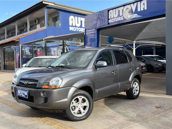 HYUNDAI TUCSON 2.0 MPFI GLS 16V 143CV 2WD FLEX 4P AUTOMÁTICO HYUNDAI TUCSON 2.0 MPFI GLS 16V 143CV 2WD FLEX 4P AUTOMÁTICO